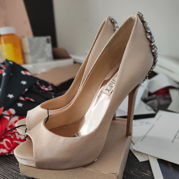 RARE BADGLEY MISCHKA KIARA STUDDED HEELS SIZE 6.5 - Picture 2 of 4